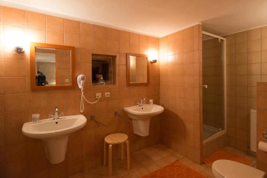 Charme Hotel La Dominotte Demigny Room photo